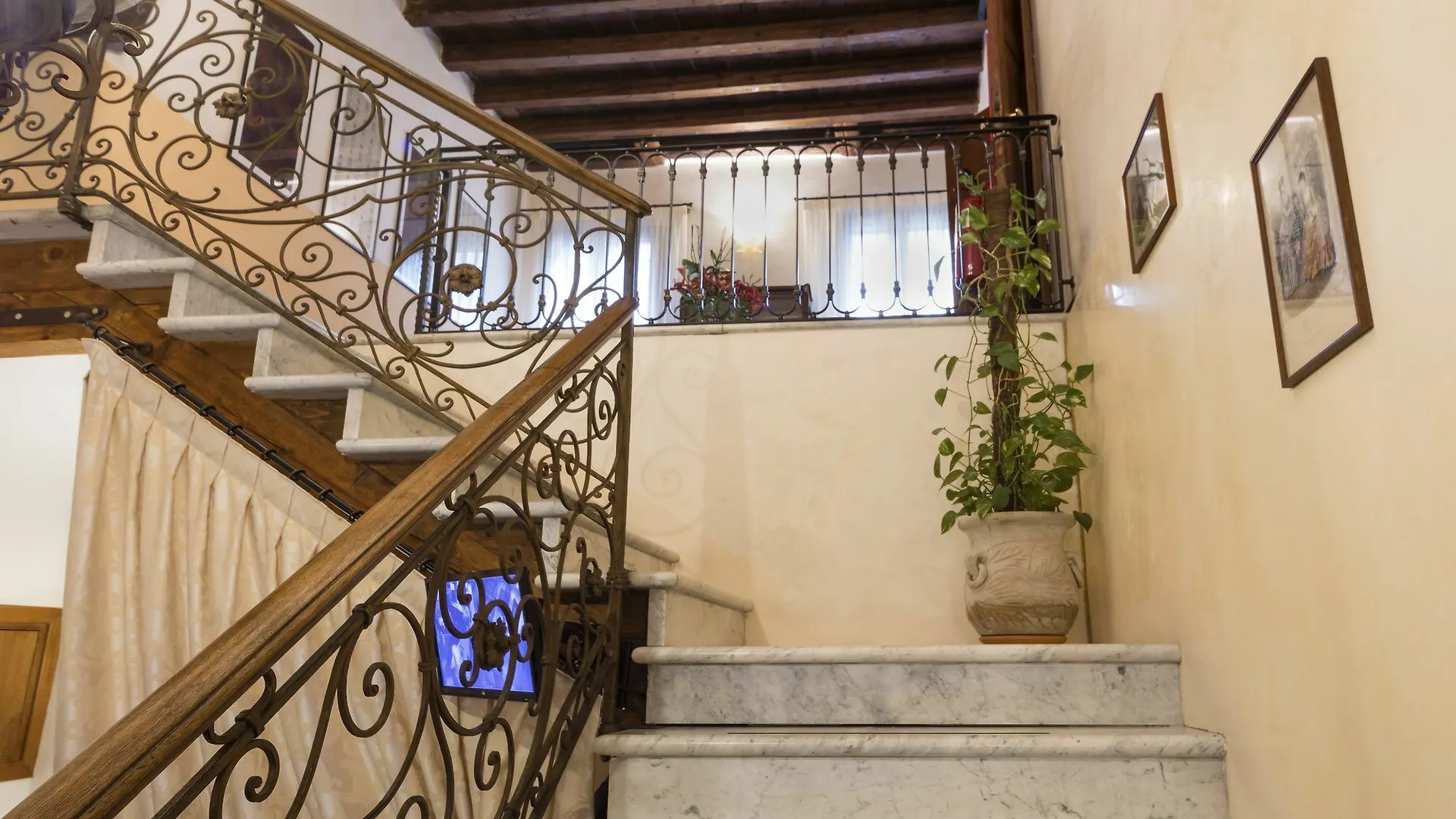 Locanda Art Deco Venice Guest house